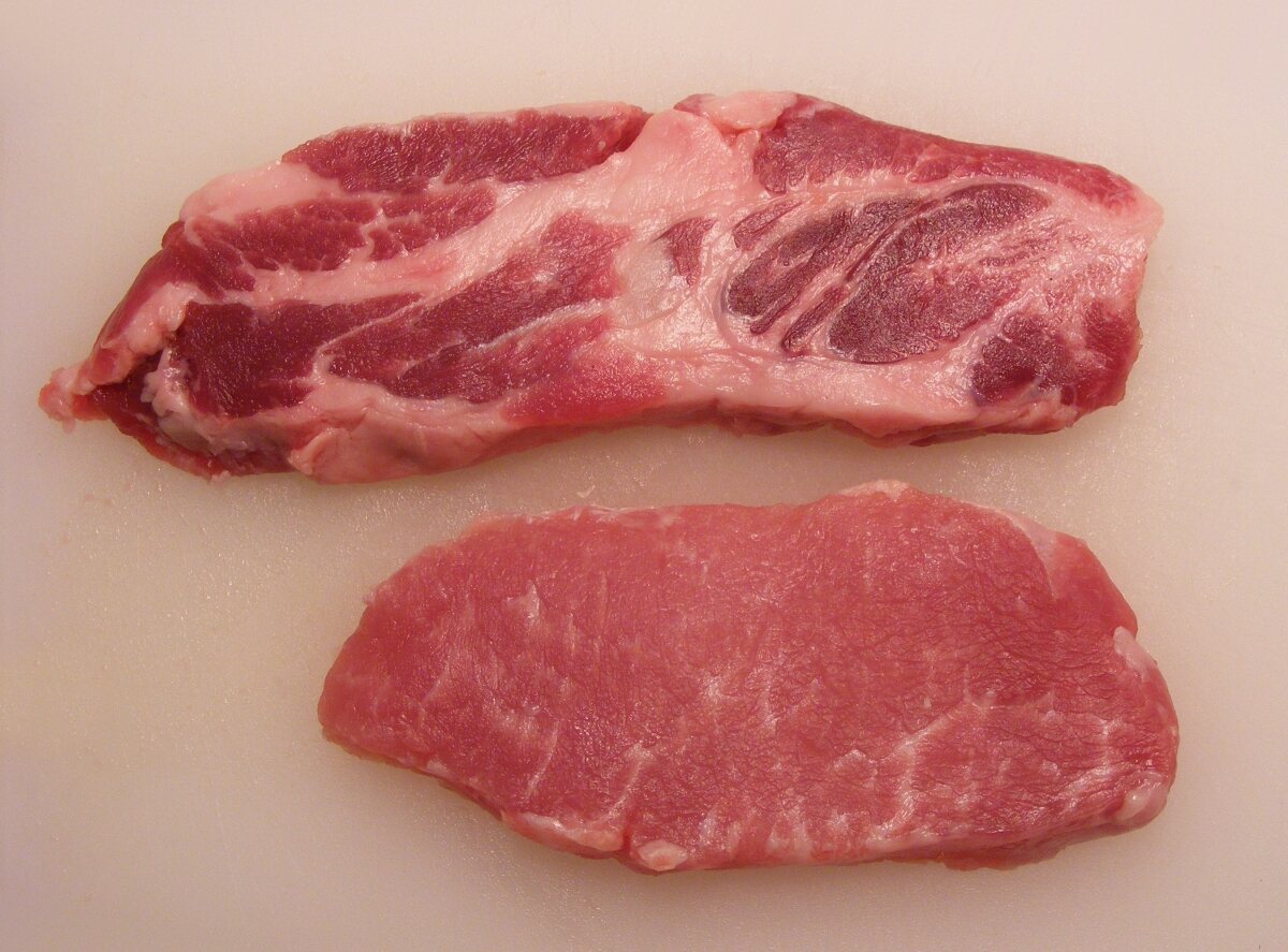 Iberico 猪肩肉和里脊肉切片的开放许可照片